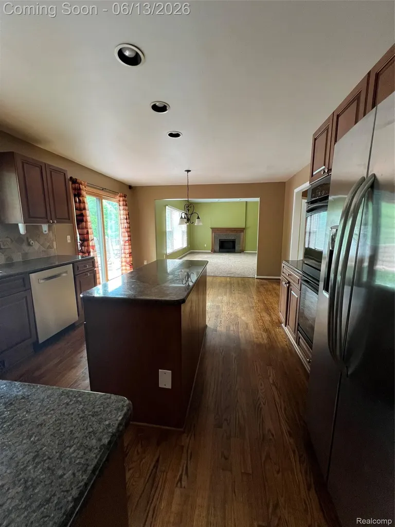 45475 Irvine Drive Novi City MI 48374