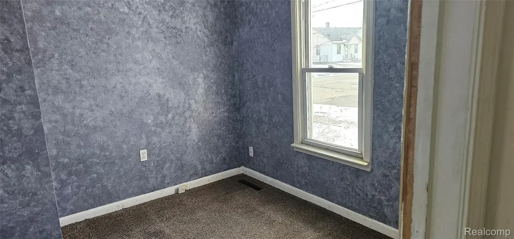 7503 Paige Avenue Warren City MI 48091