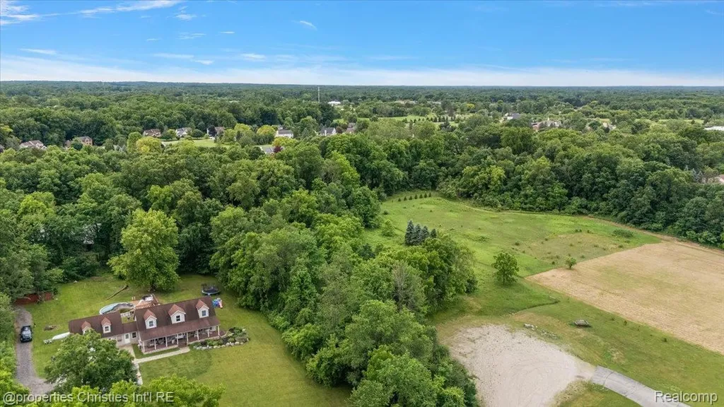 22150 Donnas Drive Street Lyon Charter Township MI 48178
