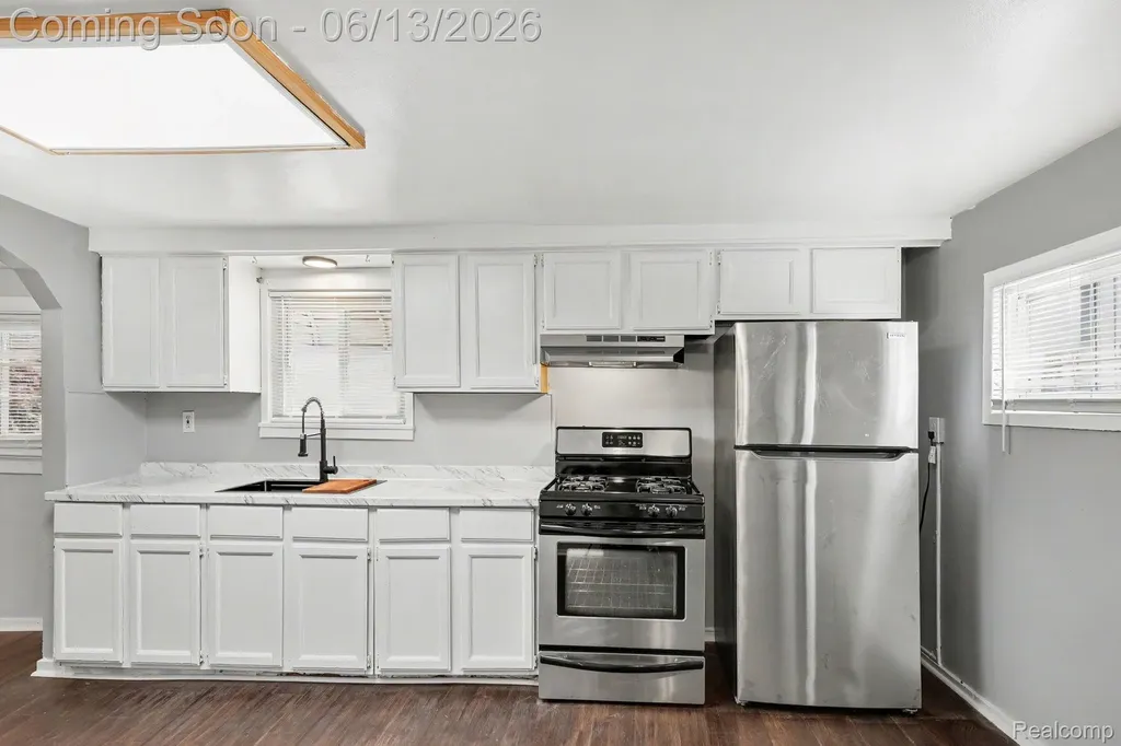25383 Lawn Street Roseville City MI 48066