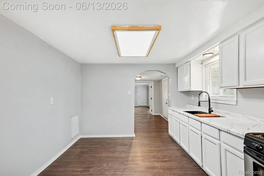 25383 Lawn Street Roseville City MI 48066