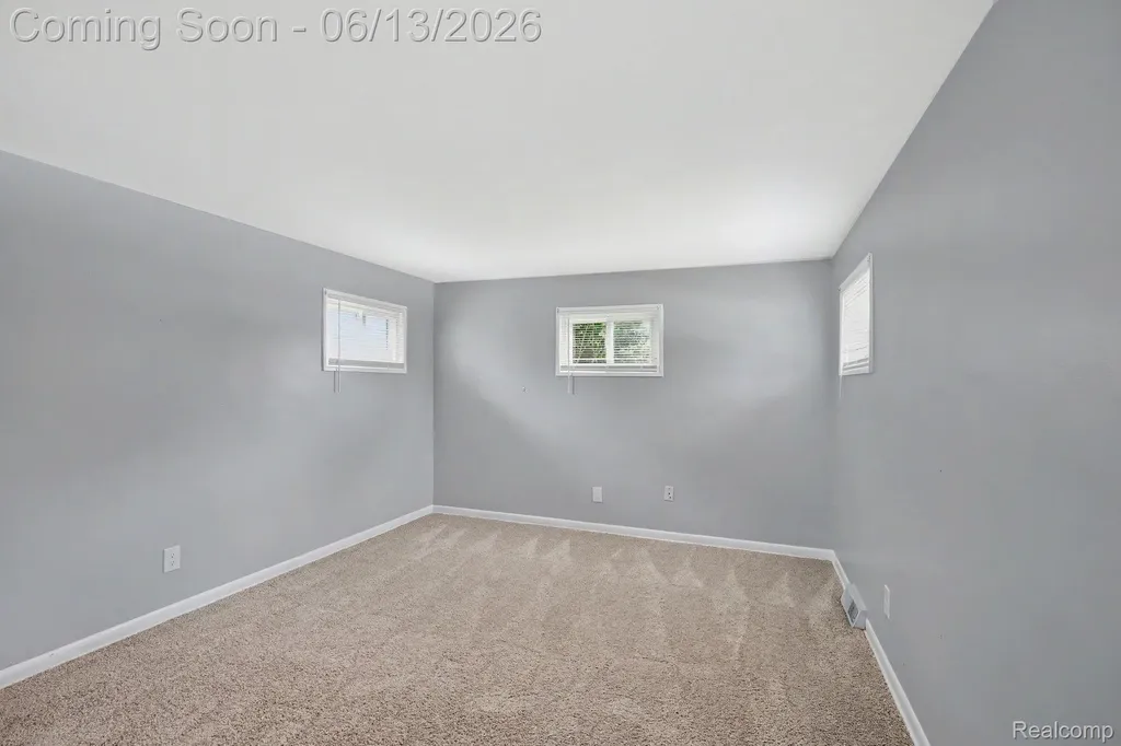 25383 Lawn Street Roseville City MI 48066