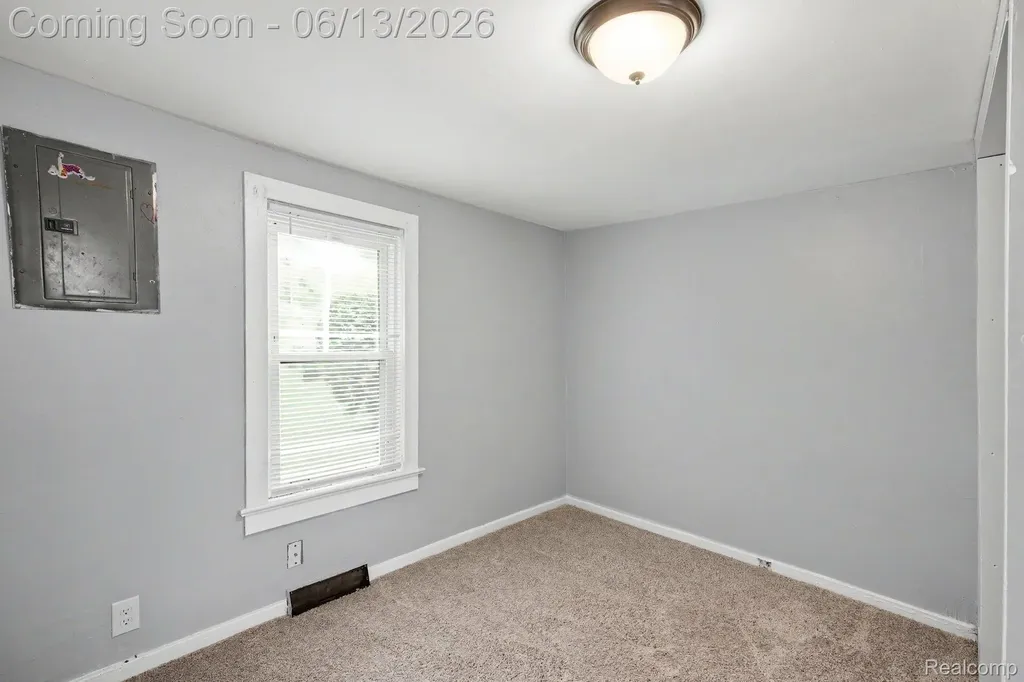 25383 Lawn Street Roseville City MI 48066