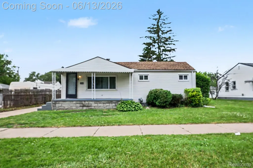 25383 Lawn Street Roseville City MI 48066