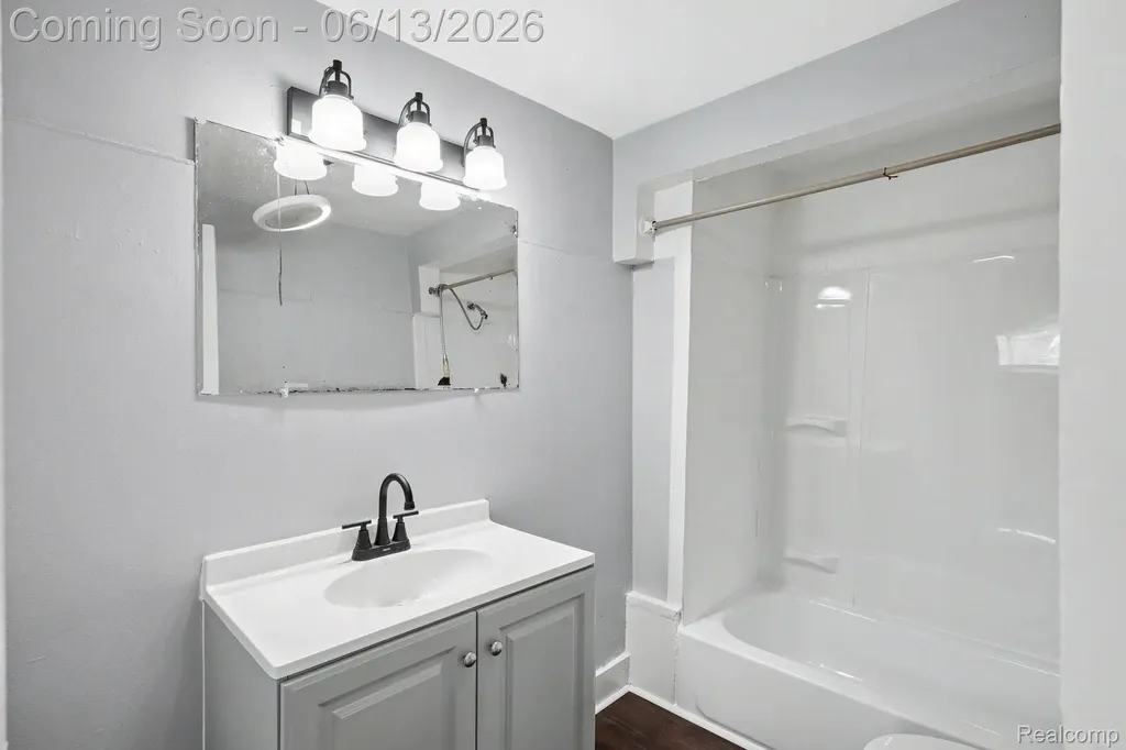 25383 Lawn Street Roseville City MI 48066