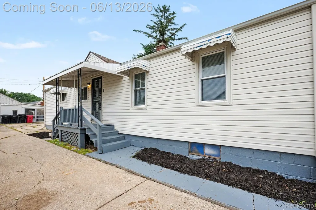 25383 Lawn Street Roseville City MI 48066