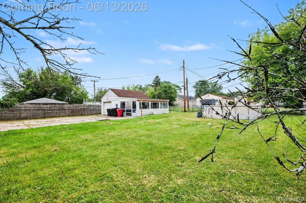 25383 Lawn Street Roseville City MI 48066