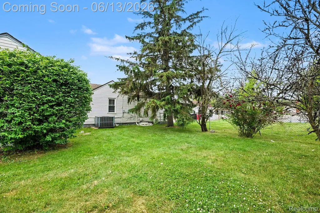 25383 Lawn Street Roseville City MI 48066