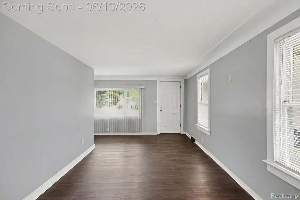 25383 Lawn Street Roseville City MI 48066