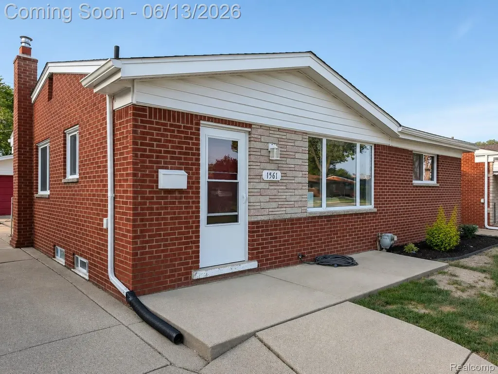 1561 Nottingham Drive Madison Heights City MI 48071