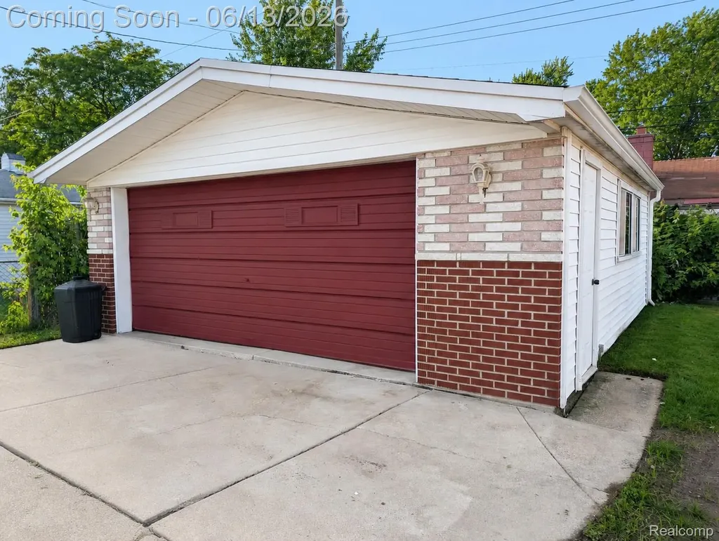 1561 Nottingham Drive Madison Heights City MI 48071