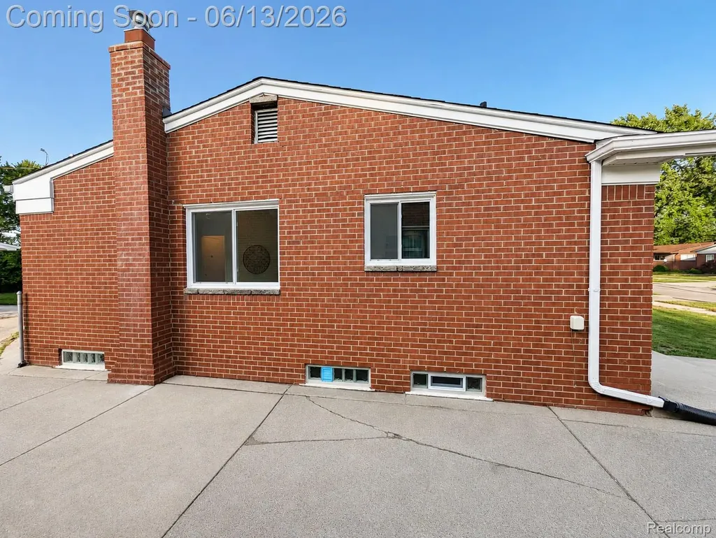 1561 Nottingham Drive Madison Heights City MI 48071