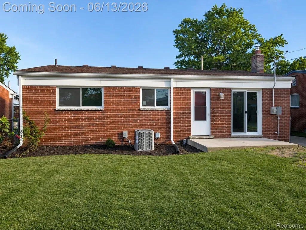 1561 Nottingham Drive Madison Heights City MI 48071