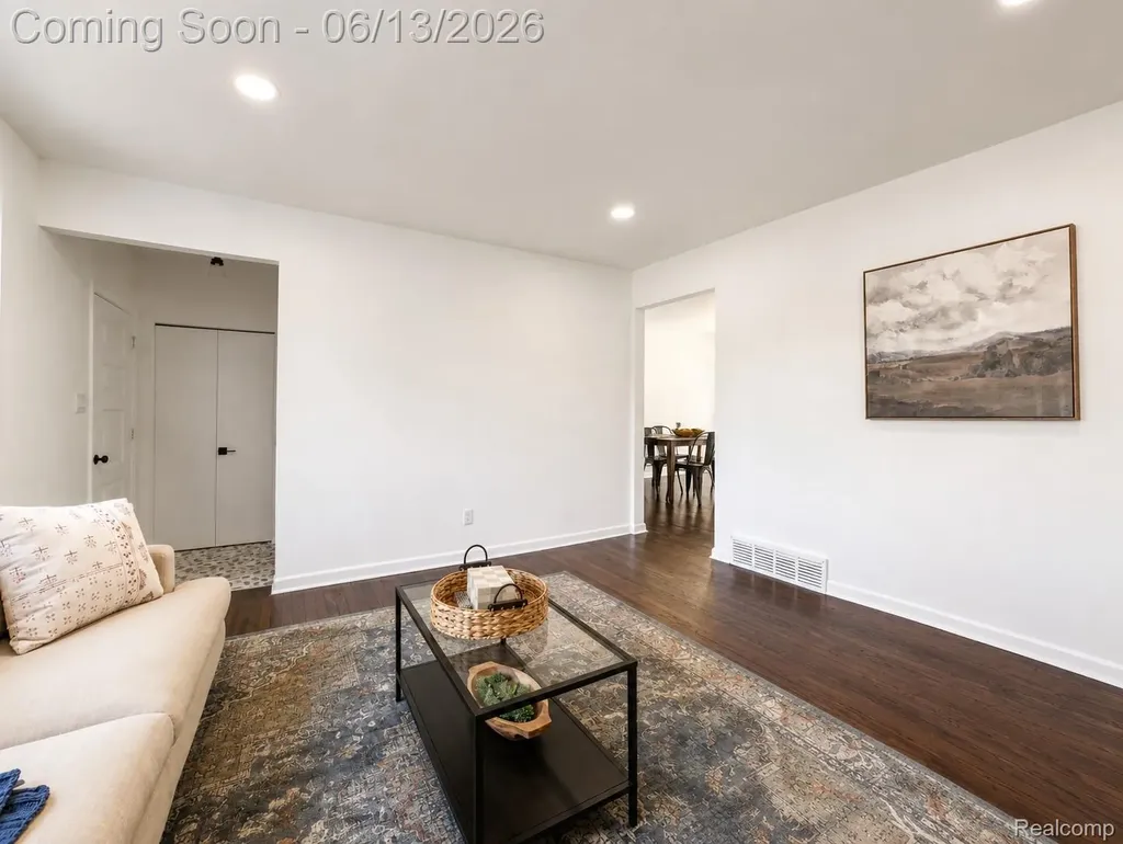 1561 Nottingham Drive Madison Heights City MI 48071