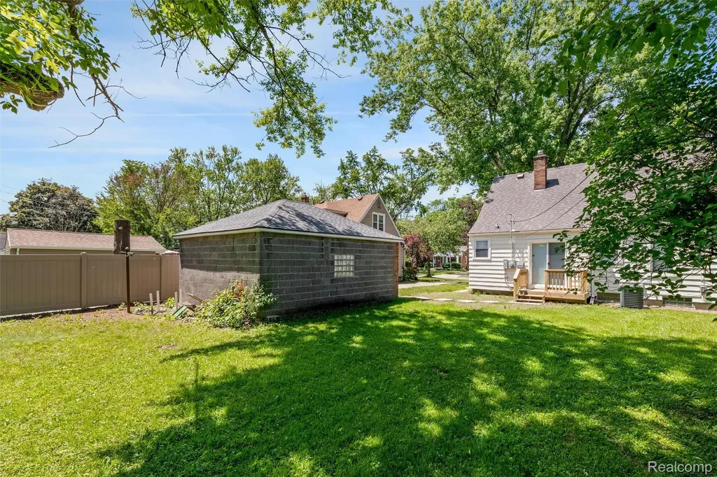 17366 Centralia Redford Charter Township MI 48240