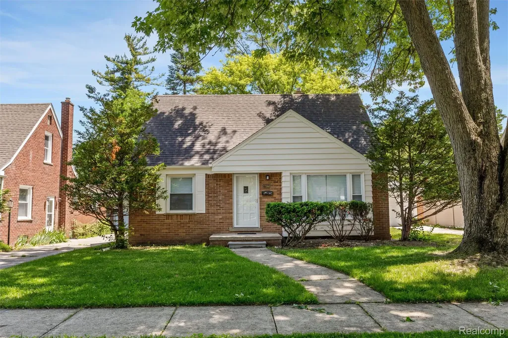 17366 Centralia Redford Charter Township MI 48240