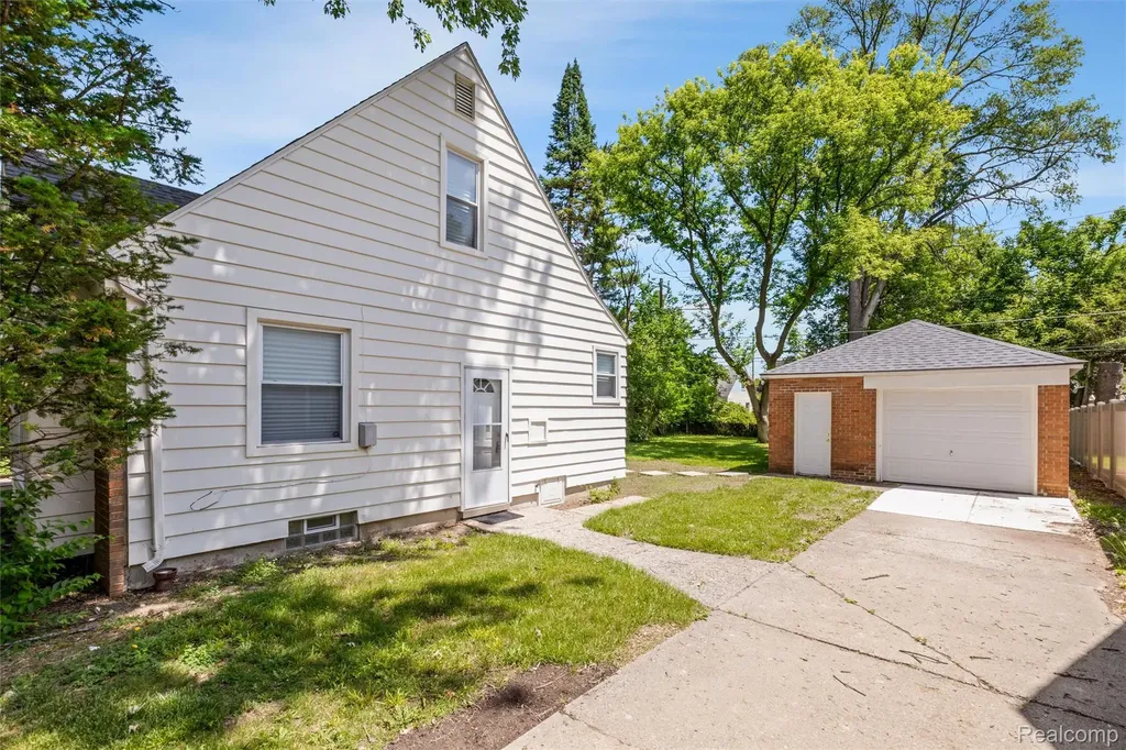17366 Centralia Redford Charter Township MI 48240