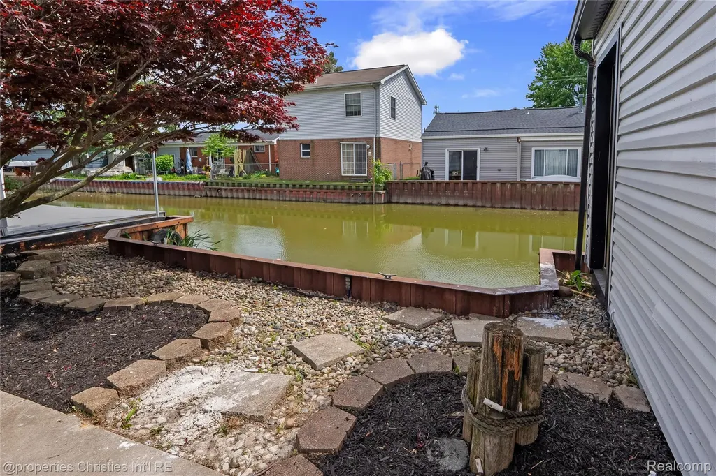 22502 Beach Street St. Clair Shores City MI 48081