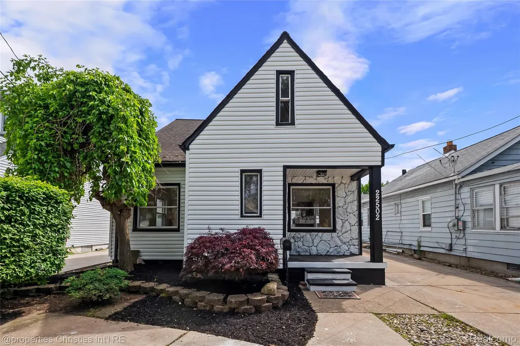 22502 Beach Street St. Clair Shores City MI 48081