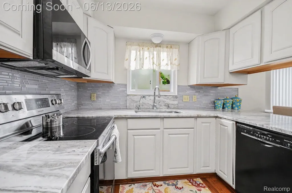 6653 Flintlock Ridge Shelby Charter Township MI 48317