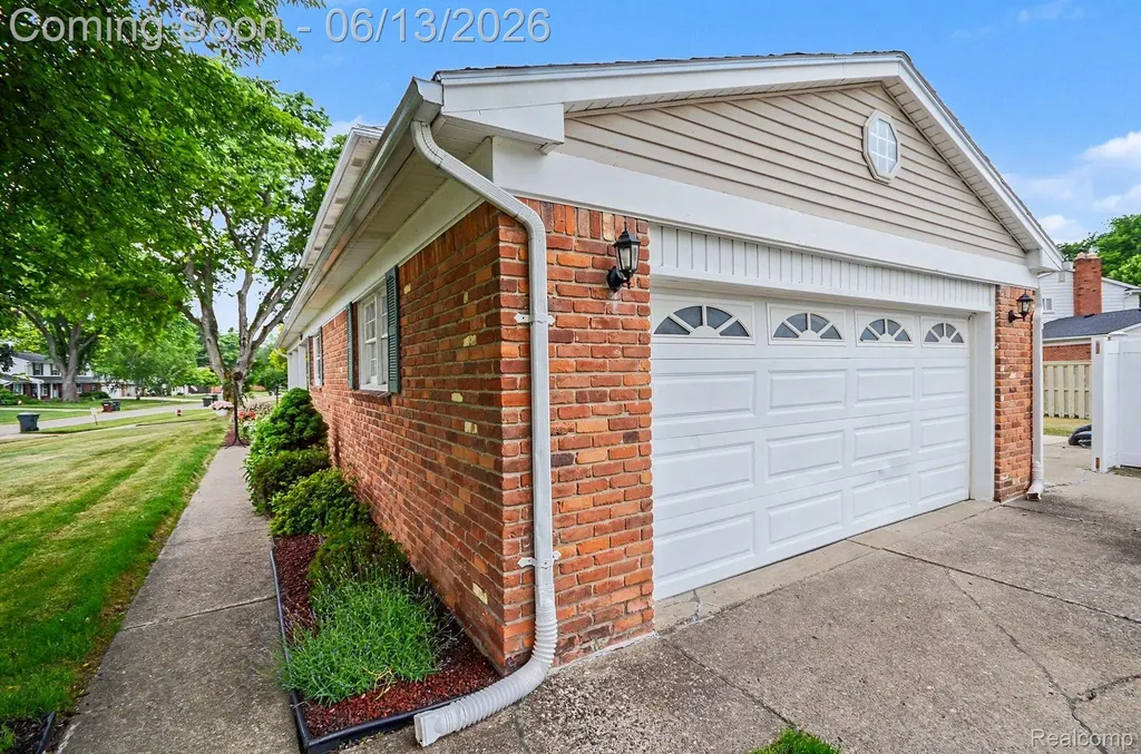 6653 Flintlock Ridge Shelby Charter Township MI 48317