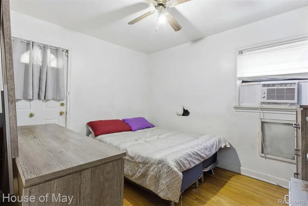 11411 Marion Redford Charter Township MI 48239