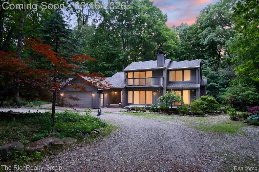 2300 Stoney Bluff Milford Charter Township MI 48381