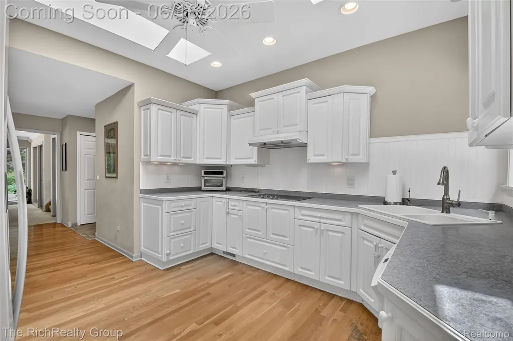 2300 Stoney Bluff Milford Charter Township MI 48381