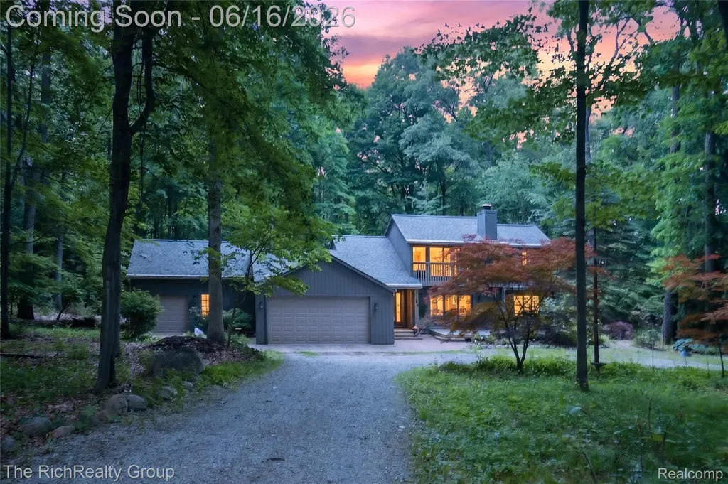 2300 Stoney Bluff Milford Charter Township MI 48381