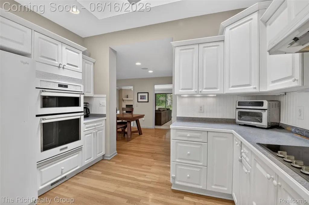 2300 Stoney Bluff Milford Charter Township MI 48381