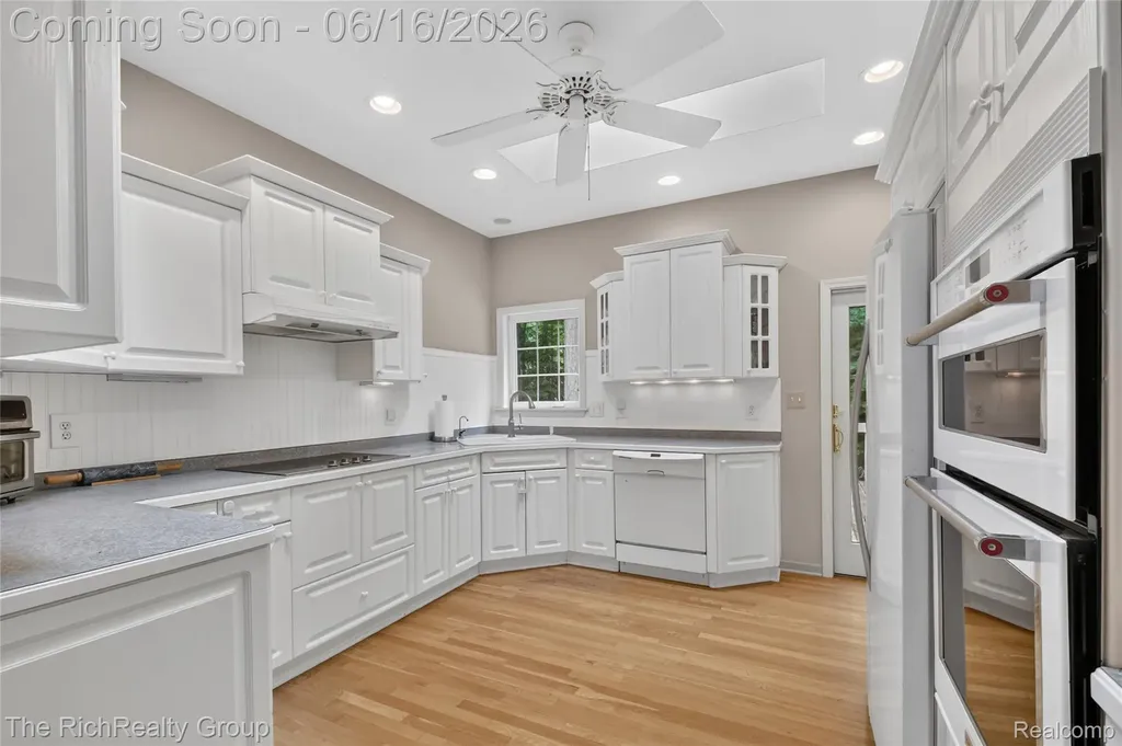 2300 Stoney Bluff Milford Charter Township MI 48381