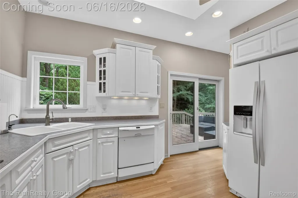 2300 Stoney Bluff Milford Charter Township MI 48381