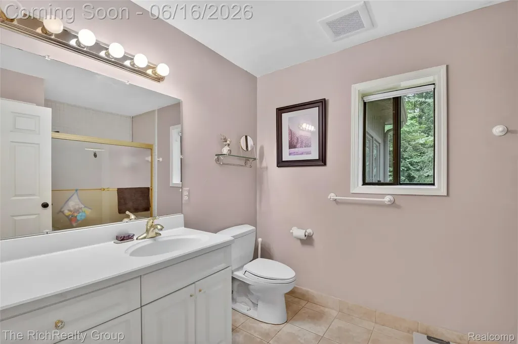 2300 Stoney Bluff Milford Charter Township MI 48381