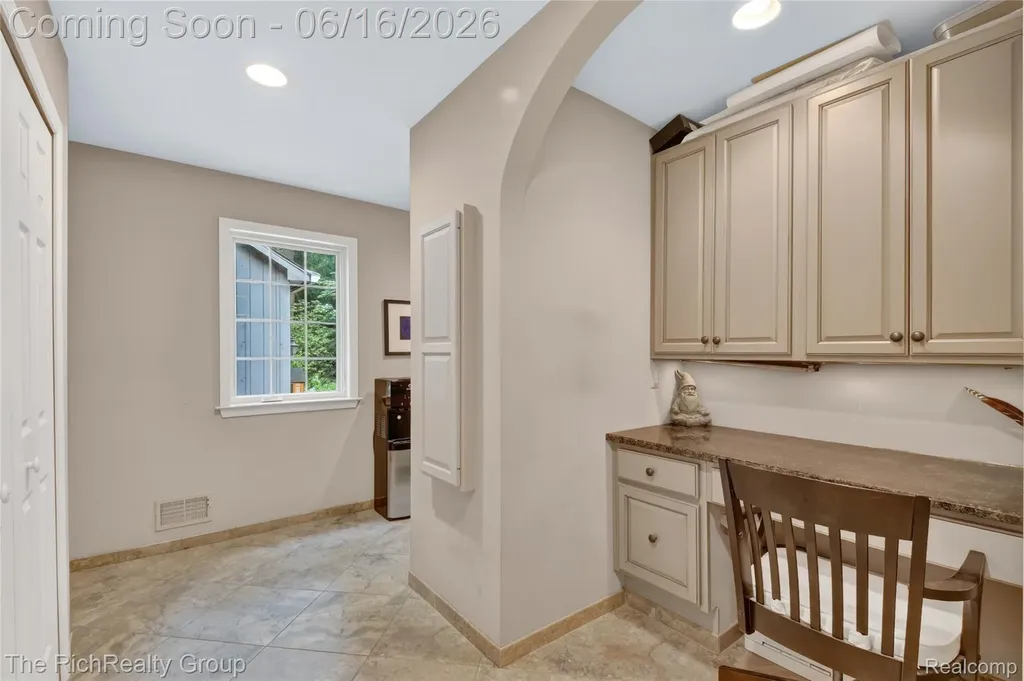 2300 Stoney Bluff Milford Charter Township MI 48381