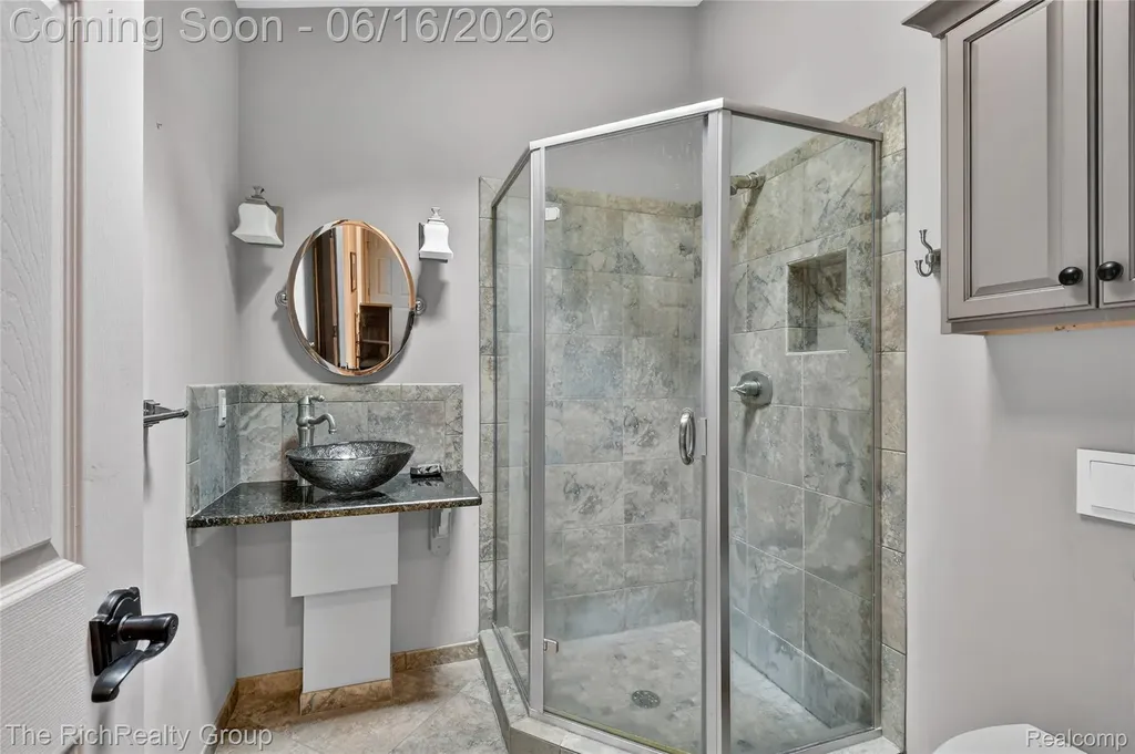 2300 Stoney Bluff Milford Charter Township MI 48381