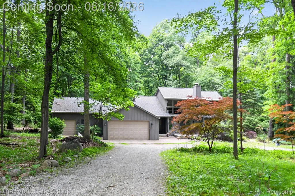 2300 Stoney Bluff Milford Charter Township MI 48381