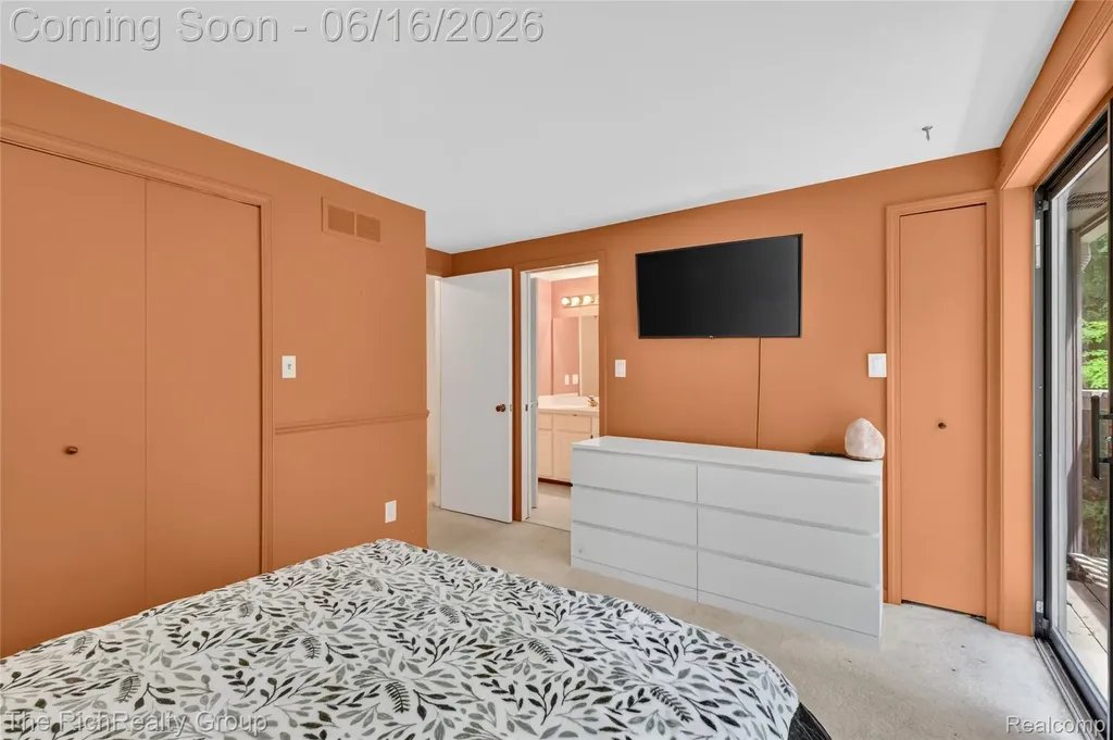 2300 Stoney Bluff Milford Charter Township MI 48381