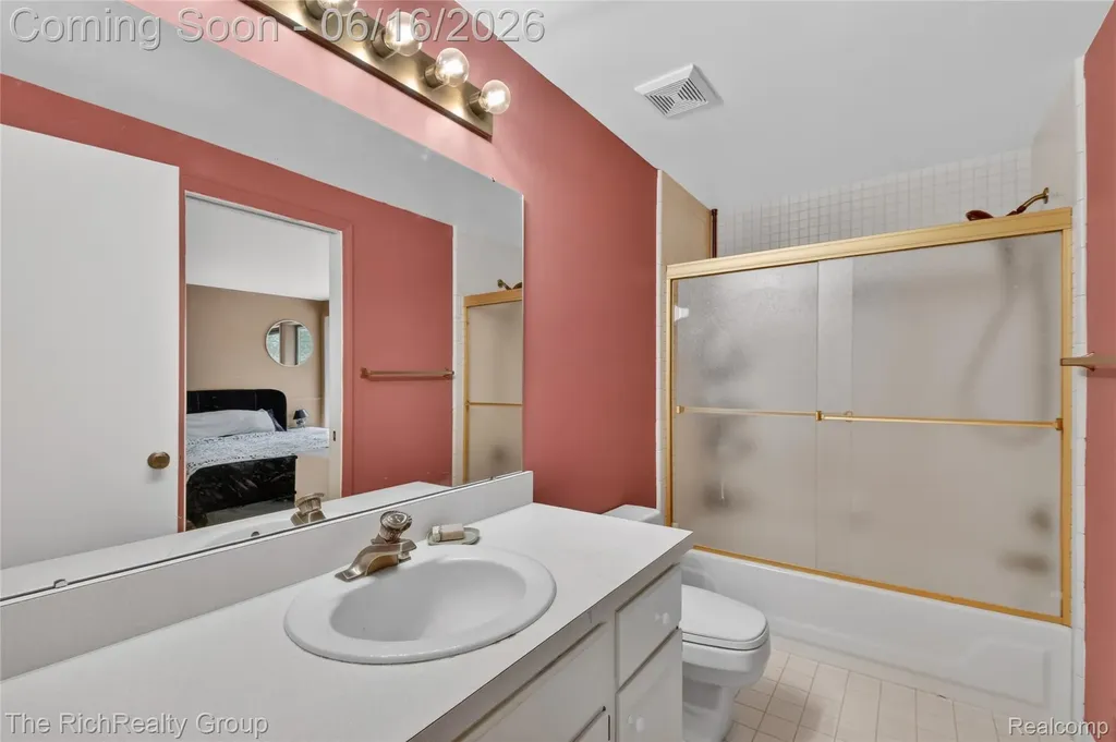 2300 Stoney Bluff Milford Charter Township MI 48381