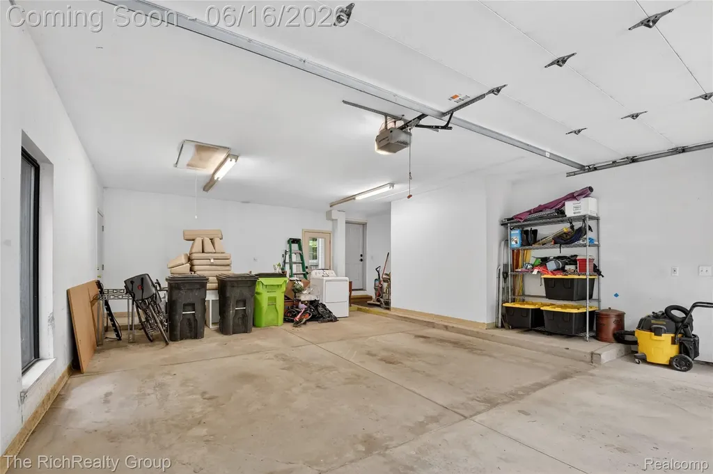 2300 Stoney Bluff Milford Charter Township MI 48381