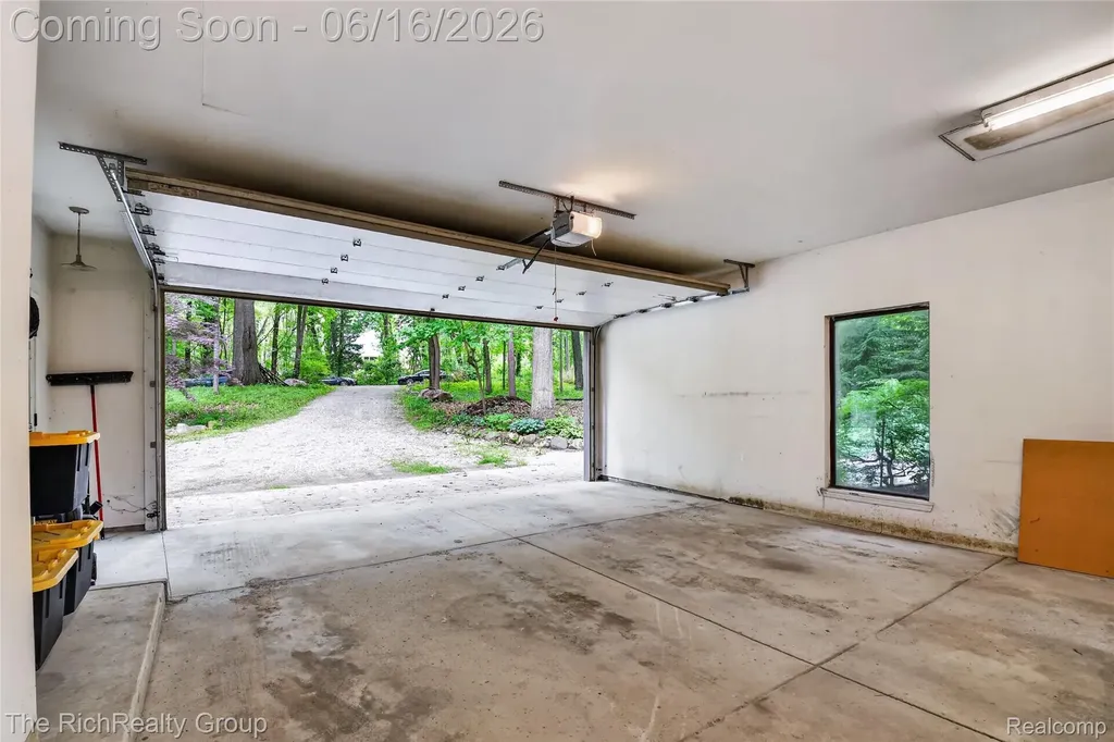 2300 Stoney Bluff Milford Charter Township MI 48381