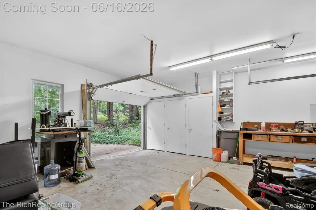 2300 Stoney Bluff Milford Charter Township MI 48381