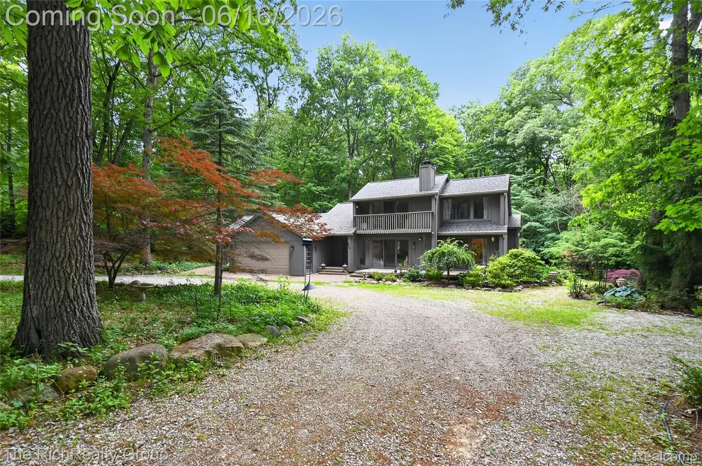 2300 Stoney Bluff Milford Charter Township MI 48381