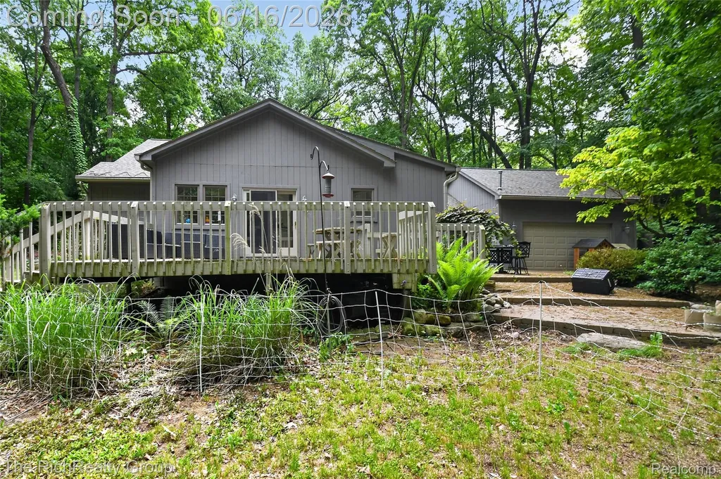2300 Stoney Bluff Milford Charter Township MI 48381