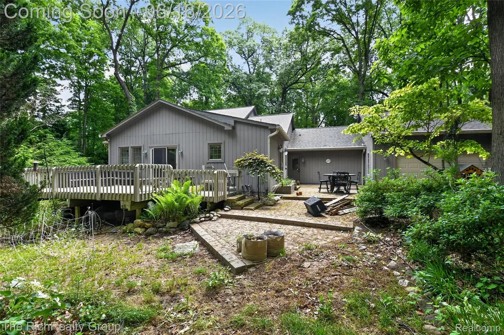 2300 Stoney Bluff Milford Charter Township MI 48381