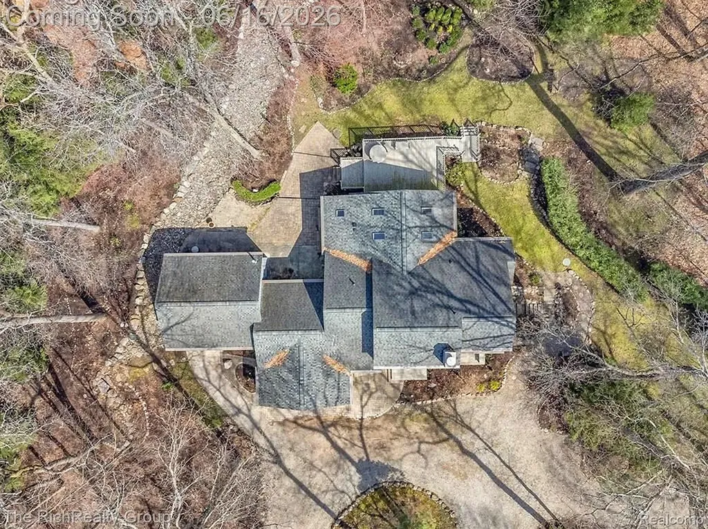 2300 Stoney Bluff Milford Charter Township MI 48381
