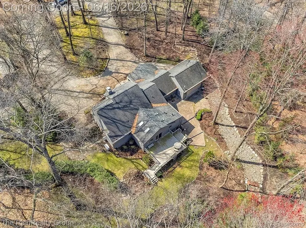 2300 Stoney Bluff Milford Charter Township MI 48381