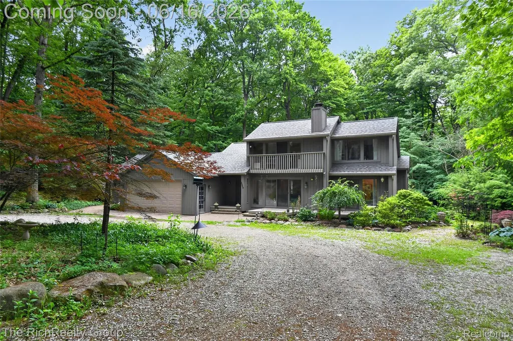 2300 Stoney Bluff Milford Charter Township MI 48381
