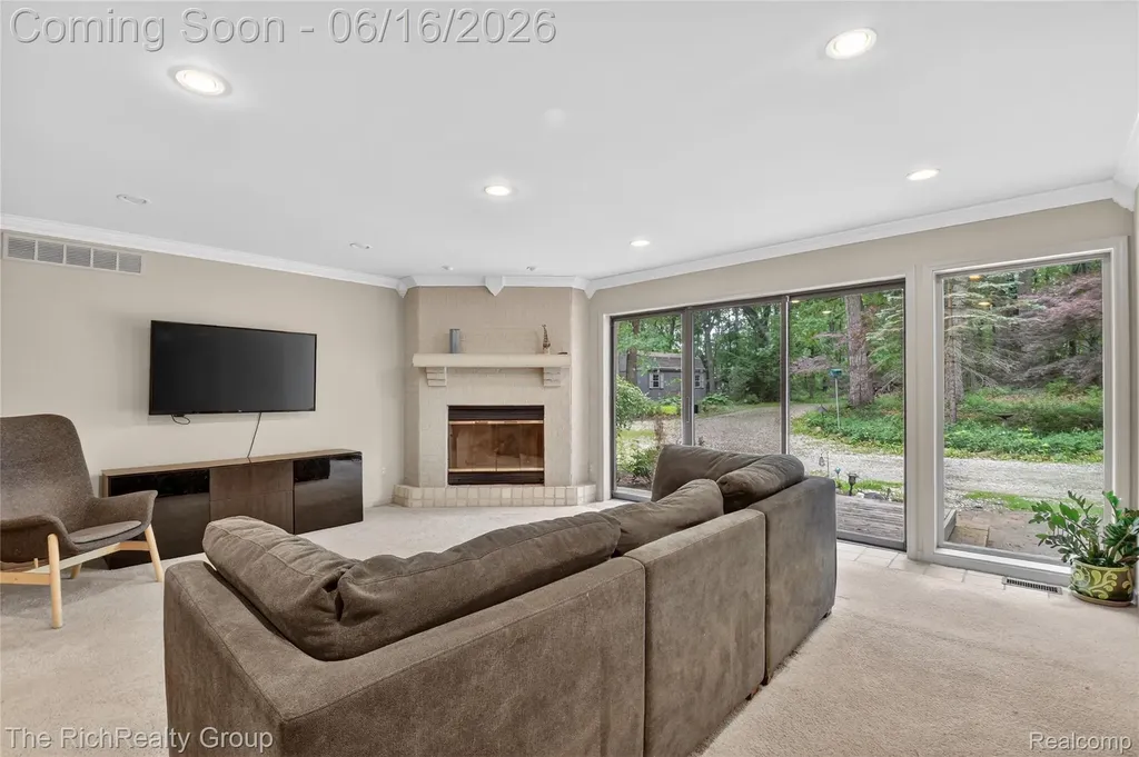 2300 Stoney Bluff Milford Charter Township MI 48381