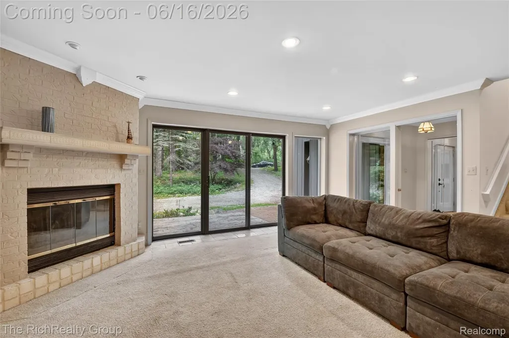 2300 Stoney Bluff Milford Charter Township MI 48381
