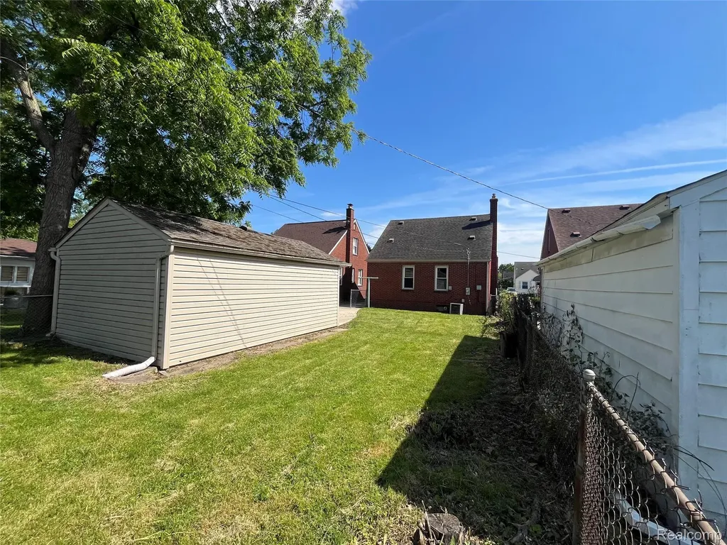 1410 Mayflower Avenue Lincoln Park City MI 48146